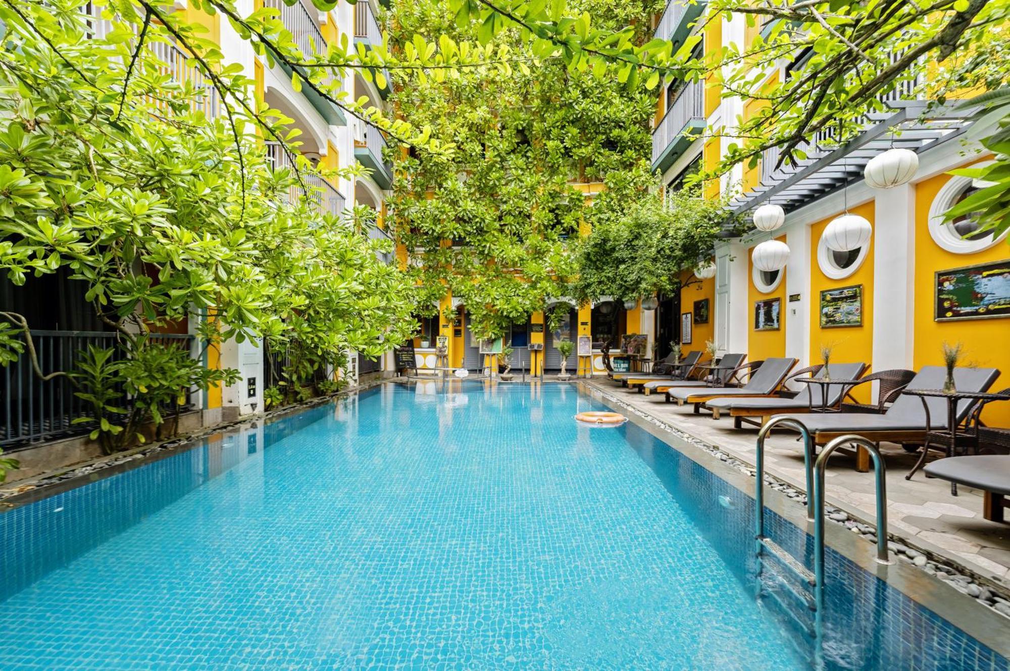 Son Hoi An Boutique Hotel & Spa Bagian luar foto The swimming pool at the hotel