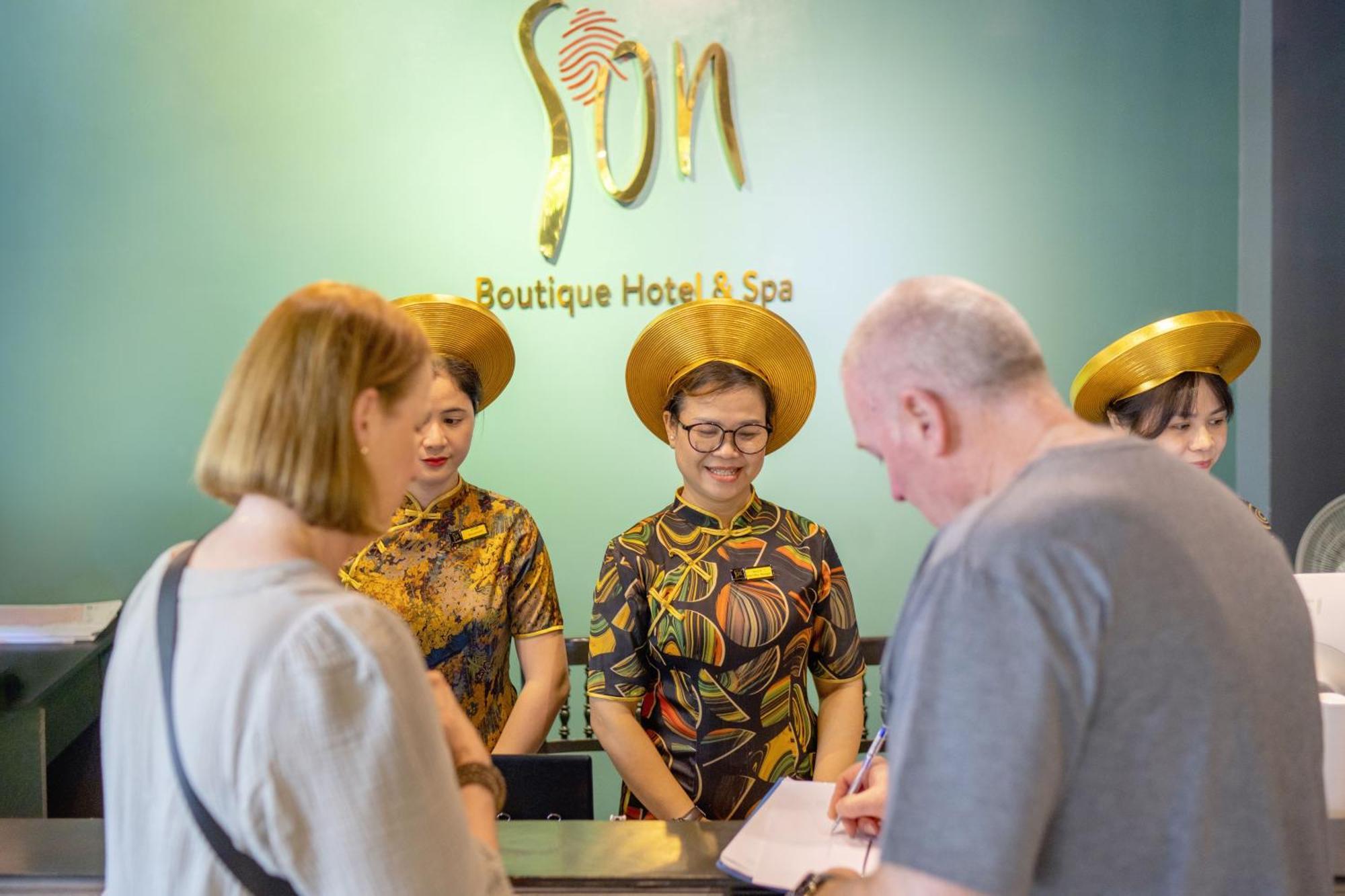 Son Hoi An Boutique Hotel & Spa Bagian luar foto Reception at the hotel