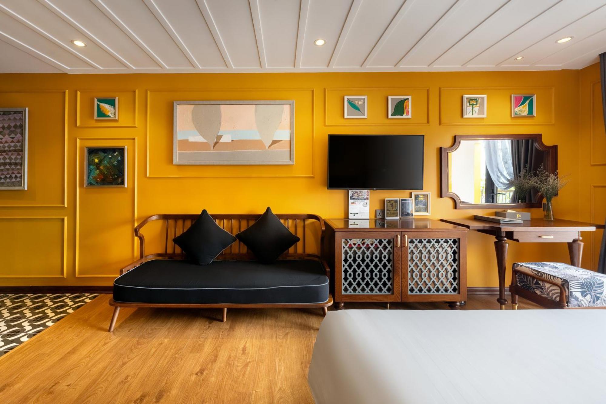 Son Hoi An Boutique Hotel & Spa Bagian luar foto Interior of a suite